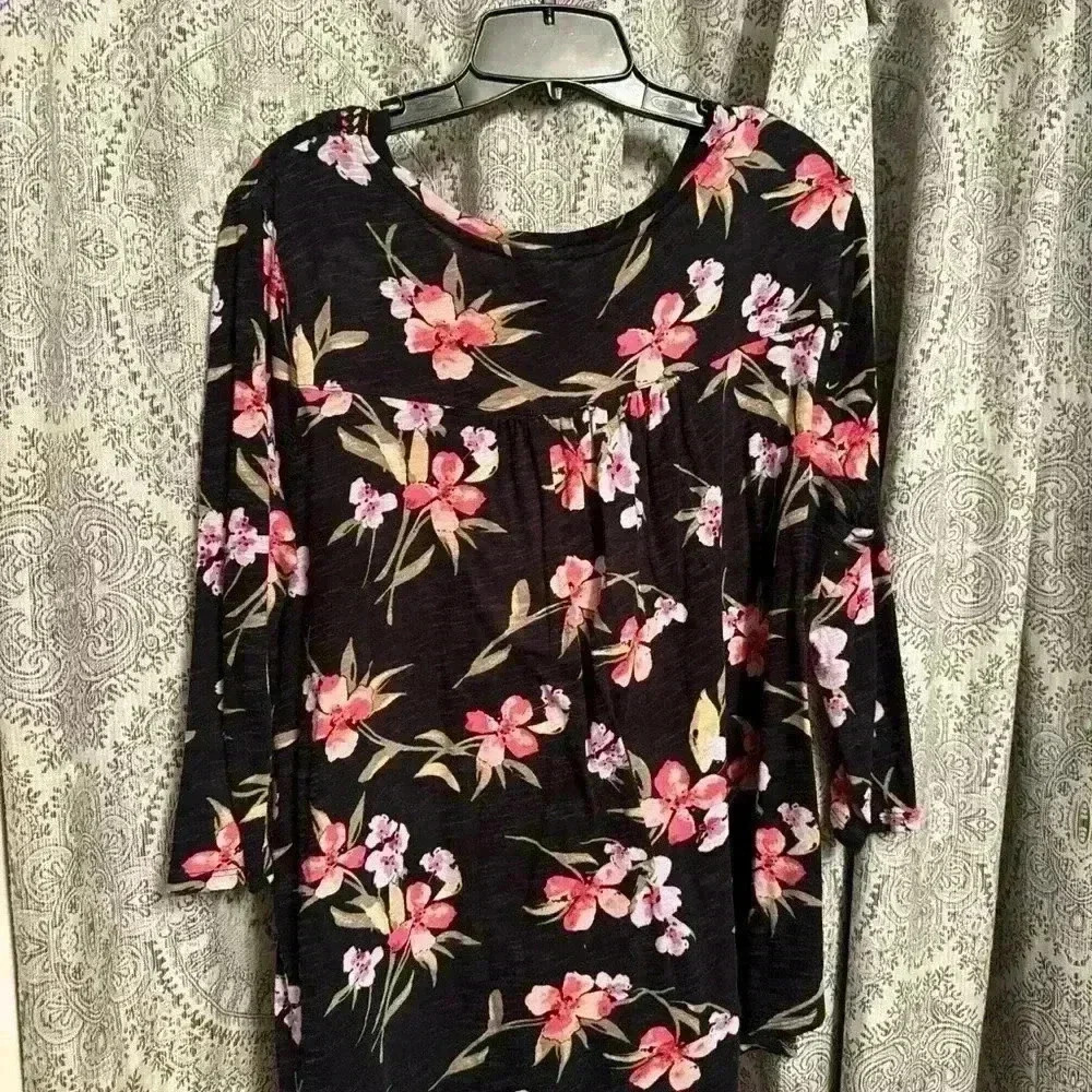 Cato’s Floral Shirt - Picture 2 of 2